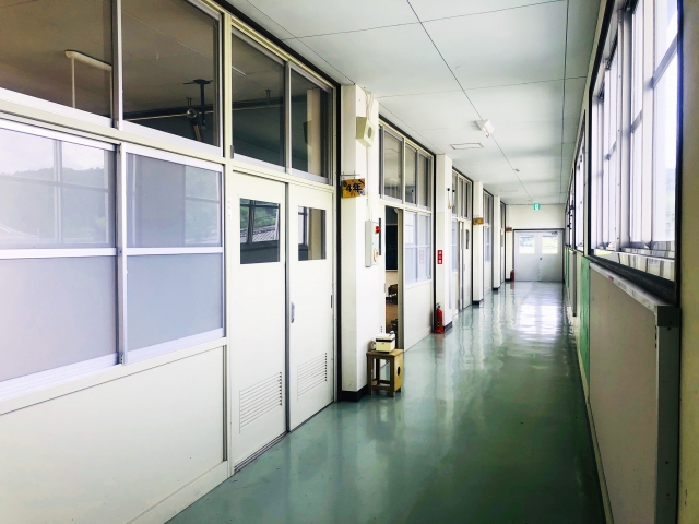 小学生の不登校は珍しくない？統計データでは全国で13.7万人